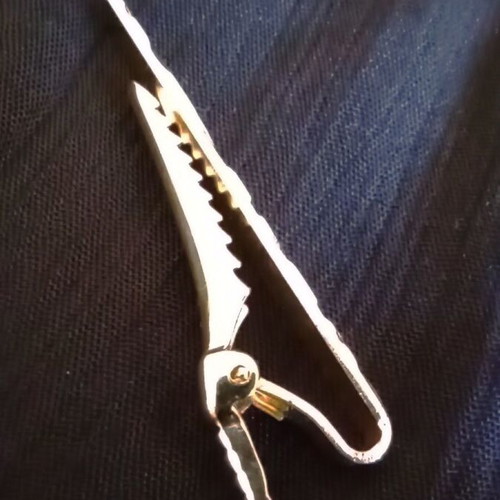 Vintage gold tie clip with embossed floral decoration, like new