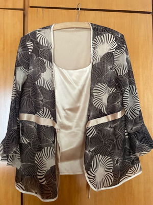 Blouse like new with integrated top and gold thread, size 50
