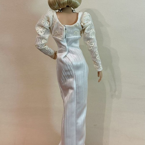 Barbie Collector Dynasty Krystle Doll Mattel 2010 like new