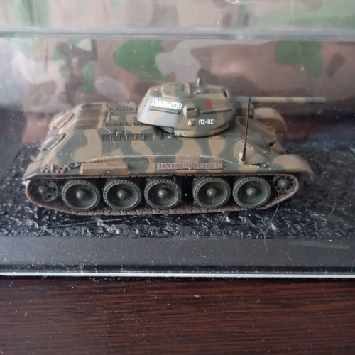 DeAgostini T-34/76 Soviet Tank 1:72 Die-Cast Model 1942