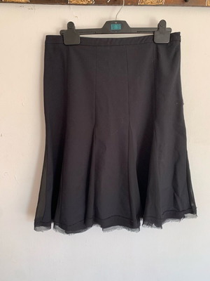 Φούστα Zara basic μαύρη μέγεθος M σαν καινούργια με τούλι