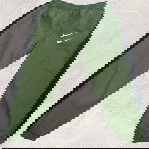 Nike Swoosh φόρμα σαν καινούργια, μέγεθος L, πράσινη