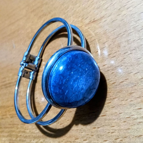 Bracelet with blue stone like new, women's adjustable