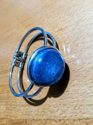 Bracelet with blue stone like new, women's adjustable