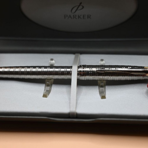 Parker Sonnet ST Tartan Pattern Fountain Pen Silver new