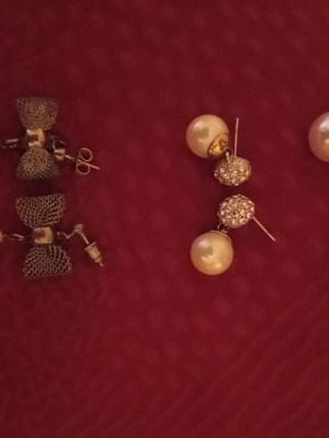 Earrings like new, three pairs with pearls in various designs
