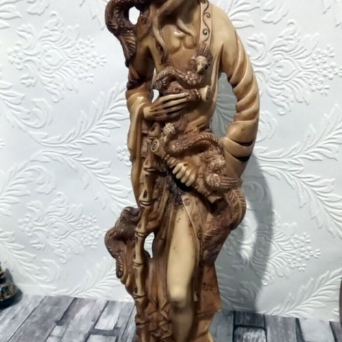 Decorative tabletop statue of Asian man like new