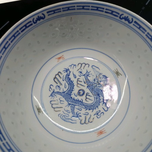 Dragon design bowl like new, decorative and functional, 20 cm