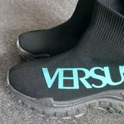 Black Versus Sports Boots like new, size 36
