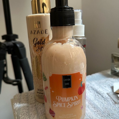 Body lotion Azade Gold 24K, Lavish Jare Pumpkin Spice Spirit and Messinian Spa hair & body mist used