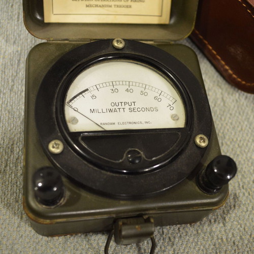 USA power meter WWII for M1 Bazooka like new with instructions and case