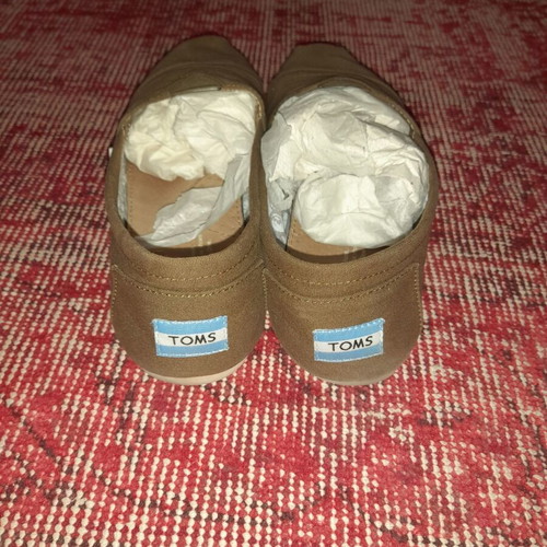 Toms canvas shoes used in excellent condition