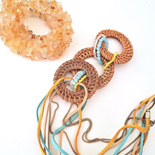Women's necklace with elastic bracelet like new, beige and turquoise