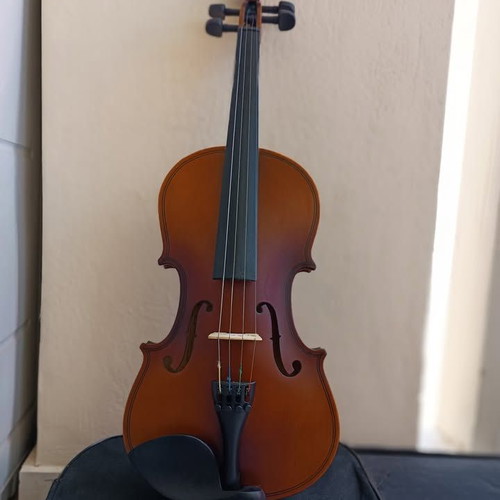 Student Violin 4/4 complete with bow, case, and rosin like new