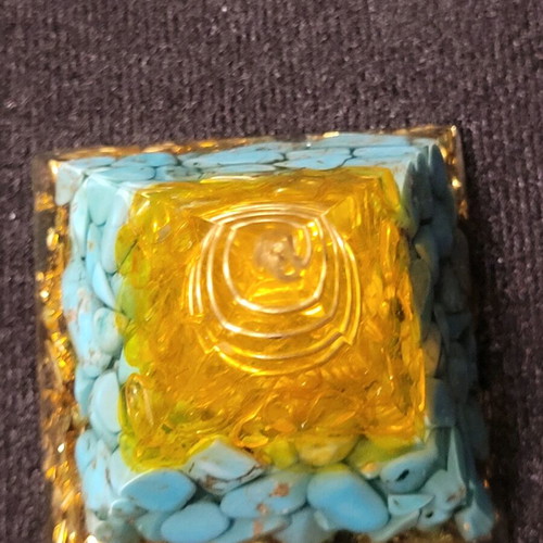 Orgonite Pyramid Turquoise new with quartz resin