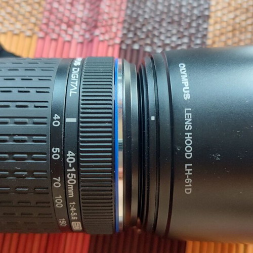Olympus E420 DSLR camera like new with 2 lenses 17.5-45mm & 40-150mm telephoto