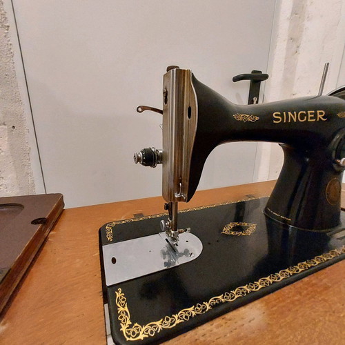 Singer sewing machine used in excellent condition
