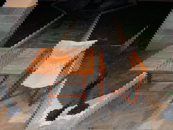 ΠΩΛΟΥΝΤΑΙ ΤΡΑΠΕΖΙΑ ΚΑΙ ΚΑΡΕΚΛΕΣ