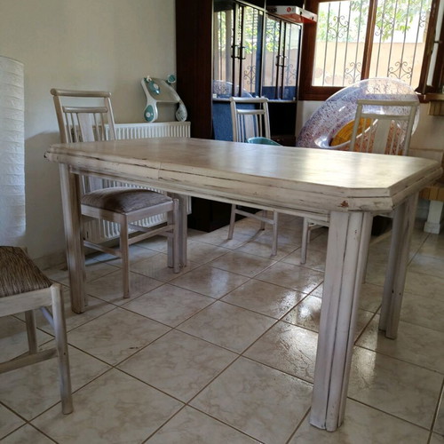 Dining table used without chairs with built-in extension 144x0.89cm