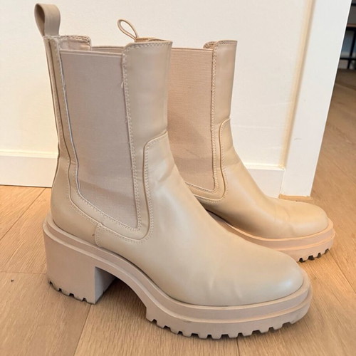 Beige Zara ankle boots size 41 like new with heel