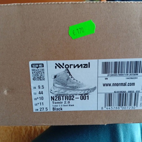 NNormal Tomir 2.0 boots like new, size 44, black