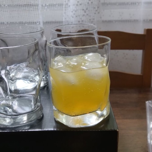 Set of 6 water and juice glasses with bamboo tray like new