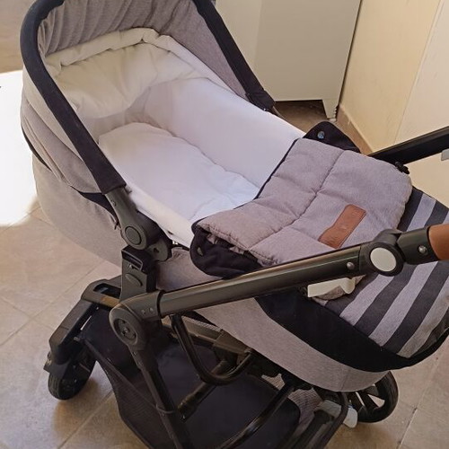 Kidoo 3-in-1 stroller used with car seat and carrycot