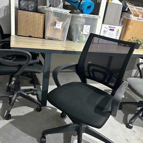 Office chairs with wheels used, set of 4