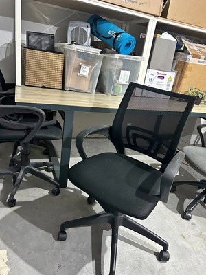 Office chairs with wheels used, set of 4