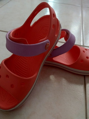 Crocs sandals for girls, coral color, size J1 (32-33)