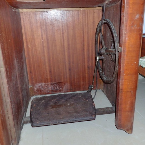 Pfaff sewing machine with cabinet used, excellent condition
