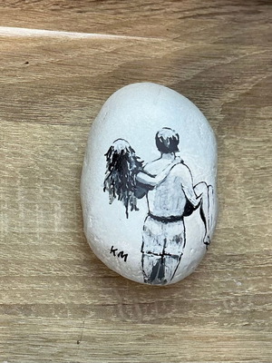Hand-painted Paperweight stone new, 9x6 cm