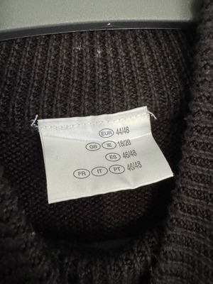Black pullover with design like new, size 40