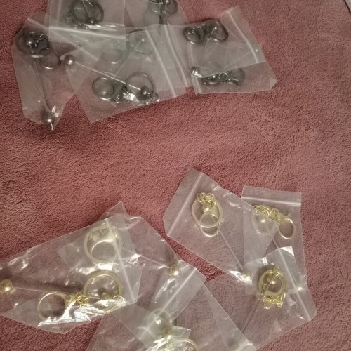 Keychains new, 6 gold and 7 anthracite for beads