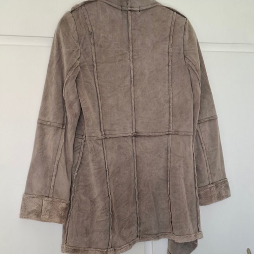 Online women's outerwear