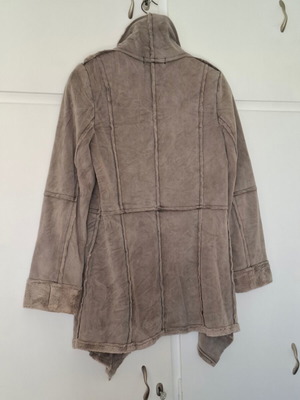 Online women's outerwear