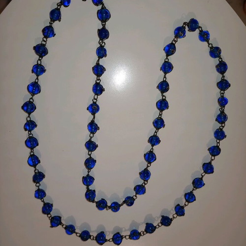 Long necklace in excellent condition