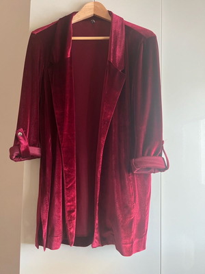 Velvet blazer like new, size M, with sleeve button
