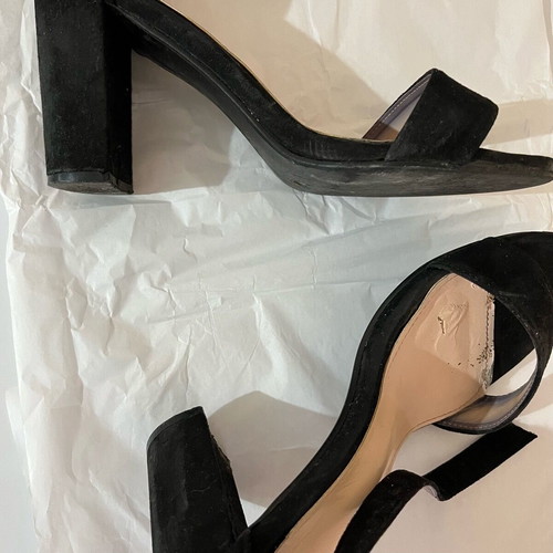 GoGo suede black sandal with thick heel like new