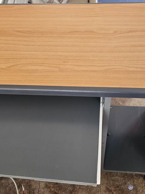Γραφείο με ροδάκια μεταχειρισμένο, αποσυναρμολογημένο, εύκολη συναρμολόγηση