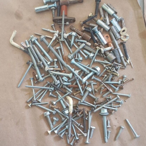 Screws and dowels like new, various fastening elements