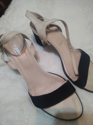 Women's sandals used, size 40