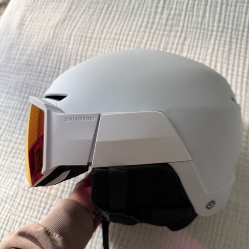 Salomon ski helmet like new