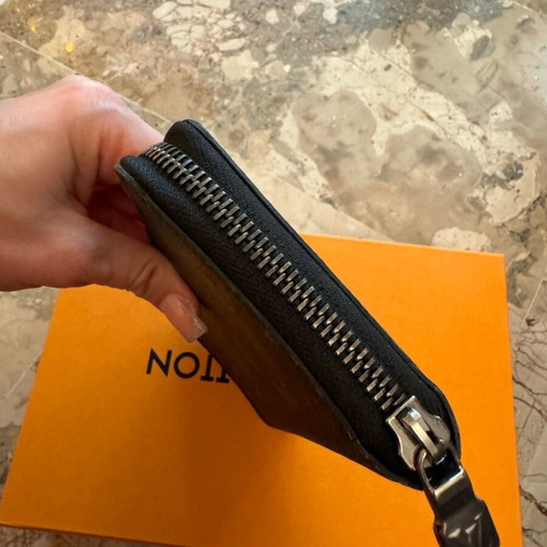 Louis Vuitton Wallet used, black unisex
