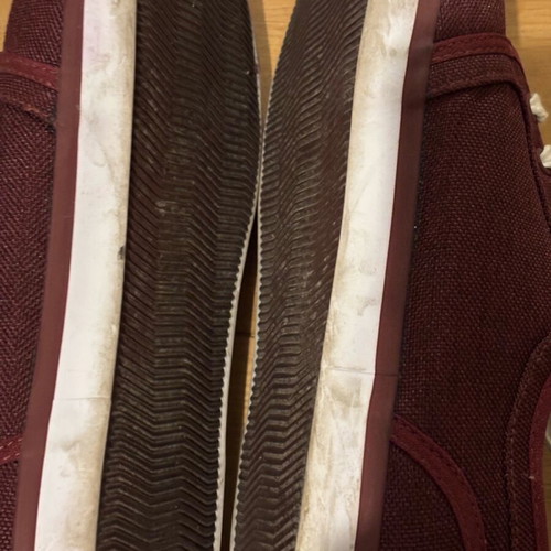 Low sneakers like new, burgundy with white laces, size 45
