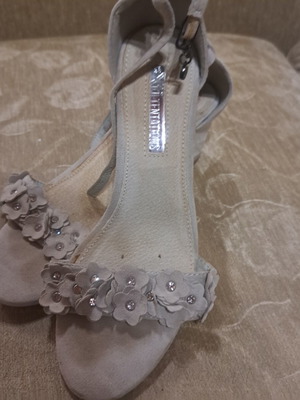 Xti women's sandals size 38 beige like new