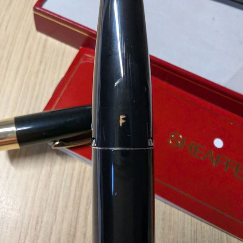 Sheaffer Imperial set pen (Fine) and black & gold pen like new
