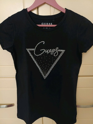 Γυναικεία μπλούζα Guess μαύρη κοντομάνικη σαν καινούργιο μέγεθος M