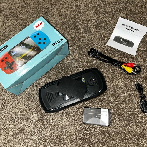 Portable console with 620 games new, color screen
