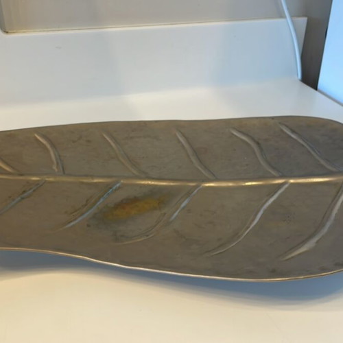 Metal decorative leaf-shaped tray used 51x29 cm